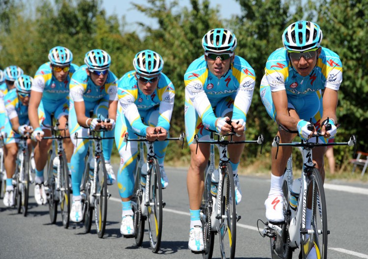Malgré les cas de dopage, Astana est toujours dans la course